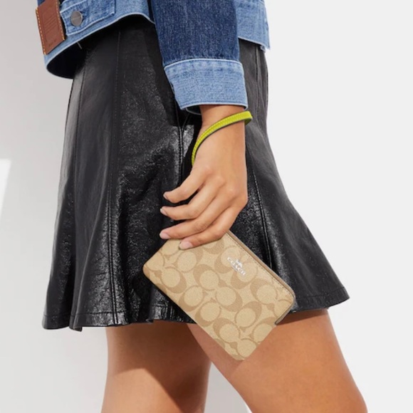 Coach Corner Zip Wristlet In Signature Canvas - Colour: Khaki & Key Lime - Picture 3 of 3